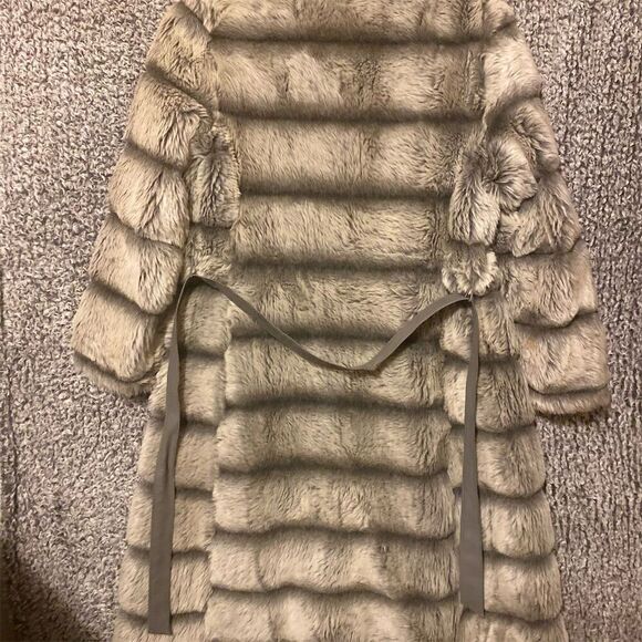 Women's Vintage Gray Faux Fur Overcoat Size 38 Winter Formal - Picture 2 of 14
